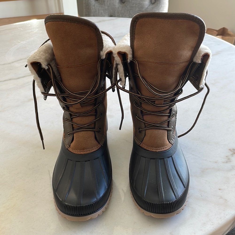 Madden Girl Climber Snow Boots Beige Like New 8.5